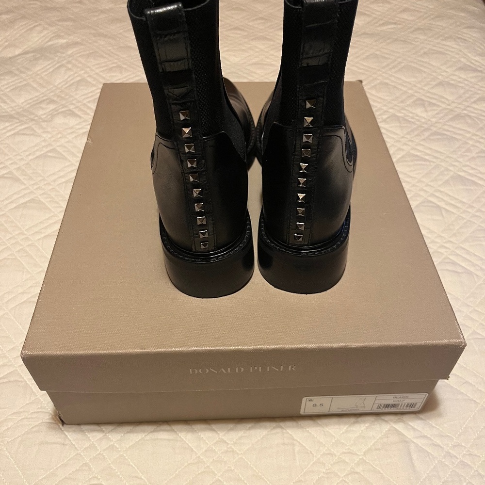 Donald Pliner Chelsea Style Boot